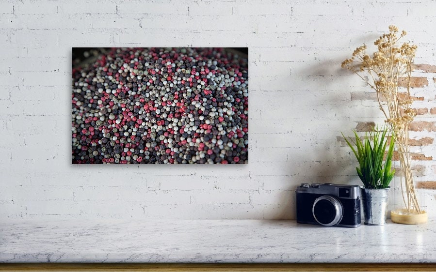Holy Land Peper Kitchen Wall — Red, Grey and Black Pepper seed at the Mahane Yehuda food Market of Jerusalem