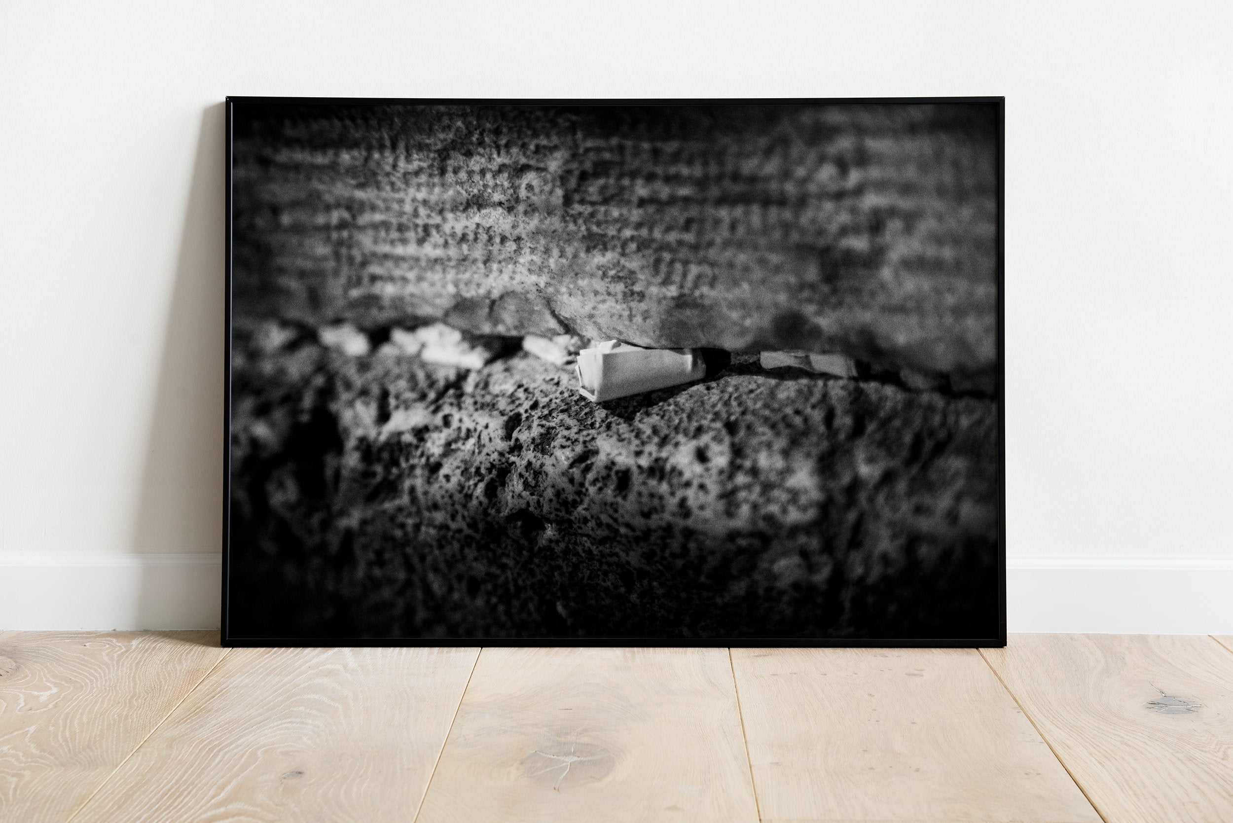 Back and White Kotel Stone Wall Art with a Prayer Note