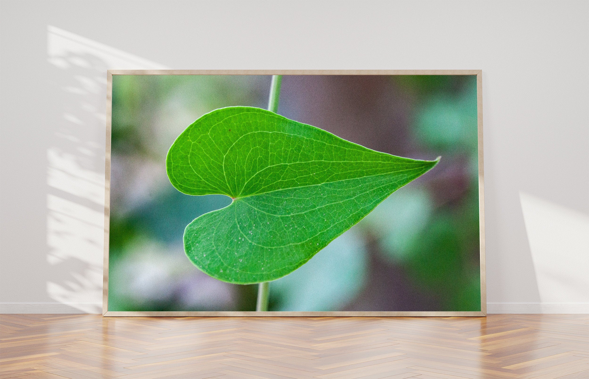Green Leaf with Heart Frame — Love Photography