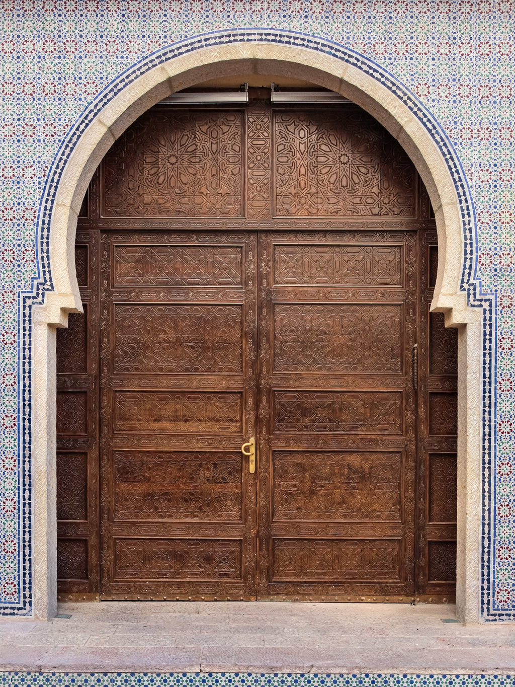 Jerusalem Old Carved Wooden Door with Moroccan Andalusian Decorative Mosaic — Worldwide North Africa Jewish Heritage Center Entrance
