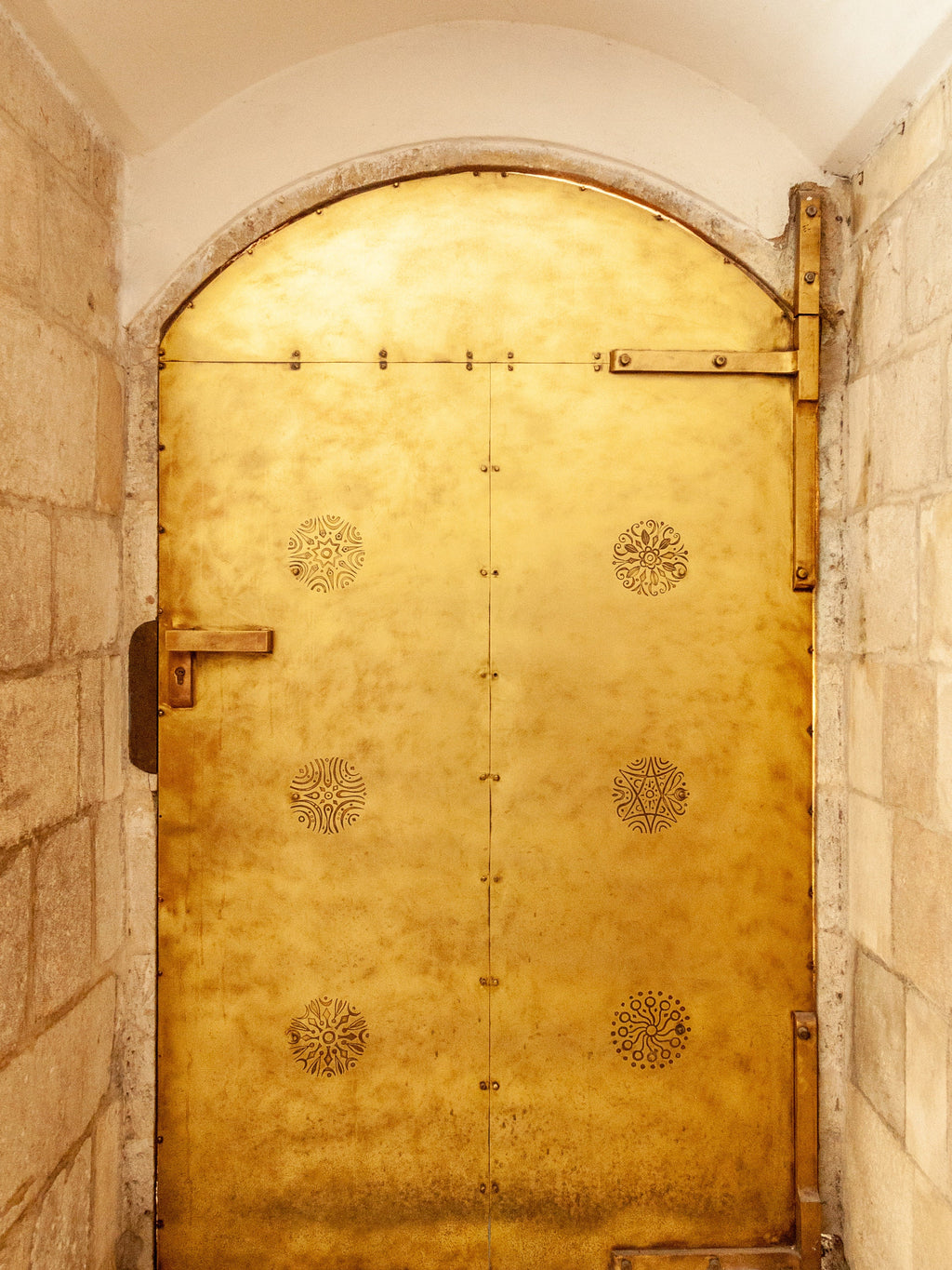 Gold Door at the Yochanan Ben Zakai Synagogue — Jewish Quarter of Jerusalem