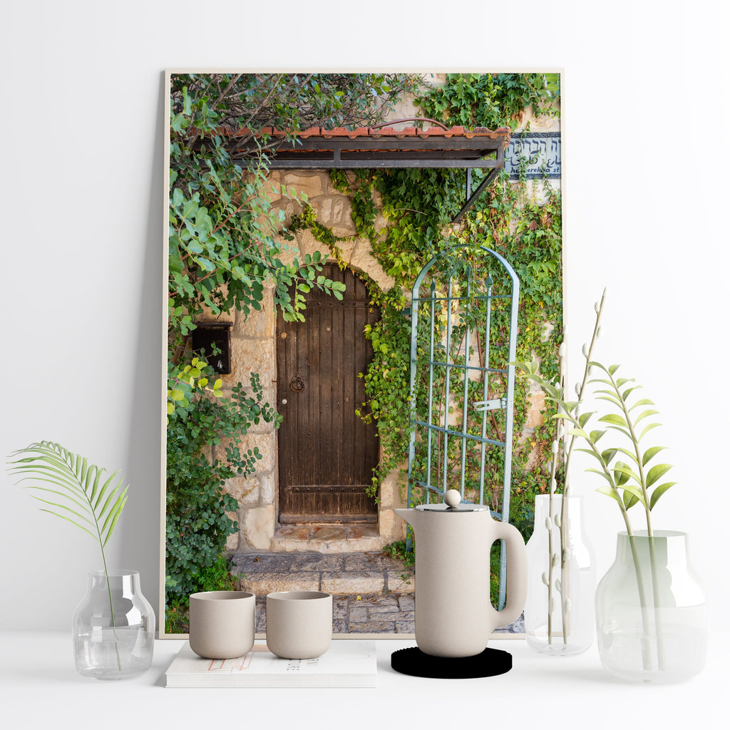 Jerusalem Vintage Brown Wooden Door with Ivy — Yamin Moshe Neighborhood