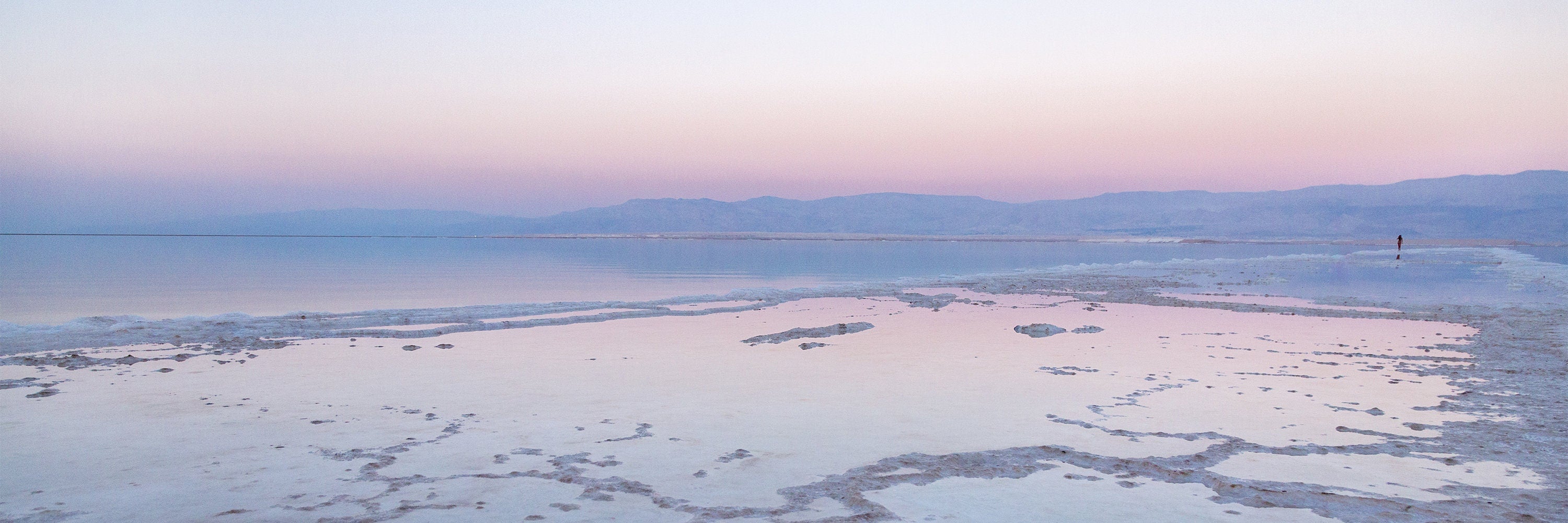 Panoramic Holy Land Israeli Sunset Seascape with White Salt Sea Minerals — Dead Sea with Salt Sea Minerals