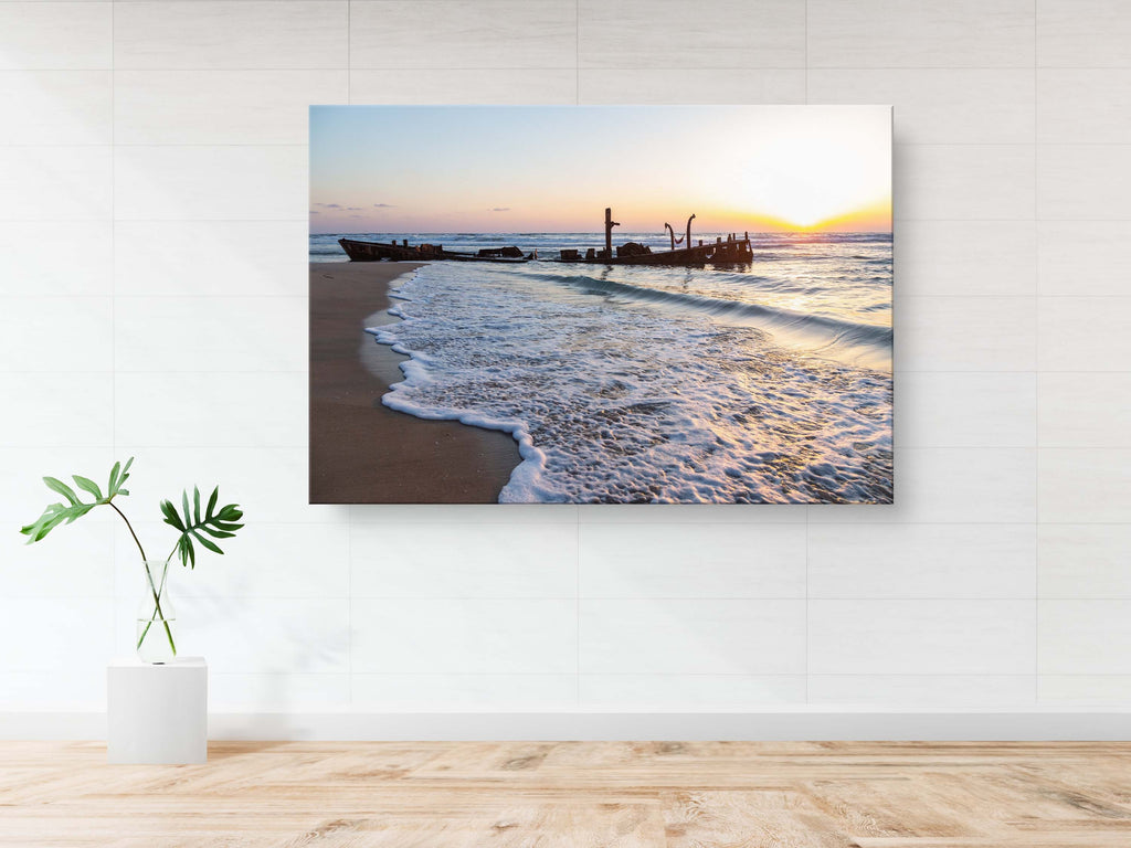 Holy Land Israeli Seascape with Wrecked Fishing Boat — Beach and Waves At Sunset