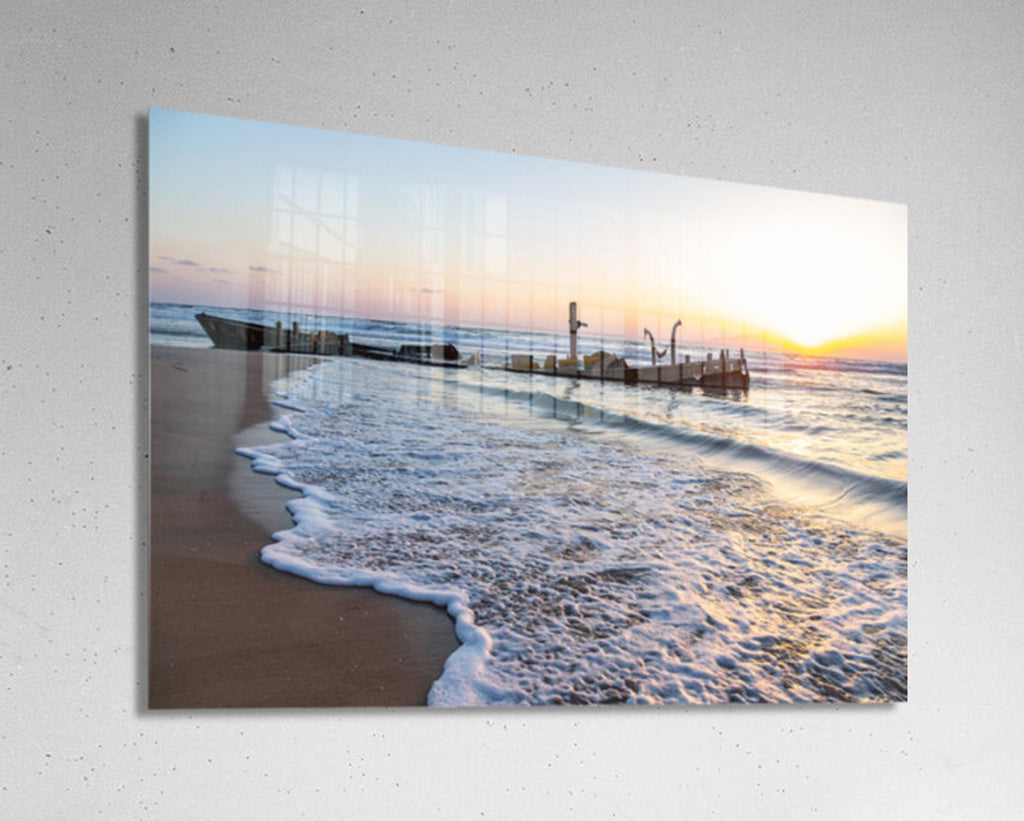 Holy Land Israeli Seascape with Wrecked Fishing Boat — Beach and Waves At Sunset