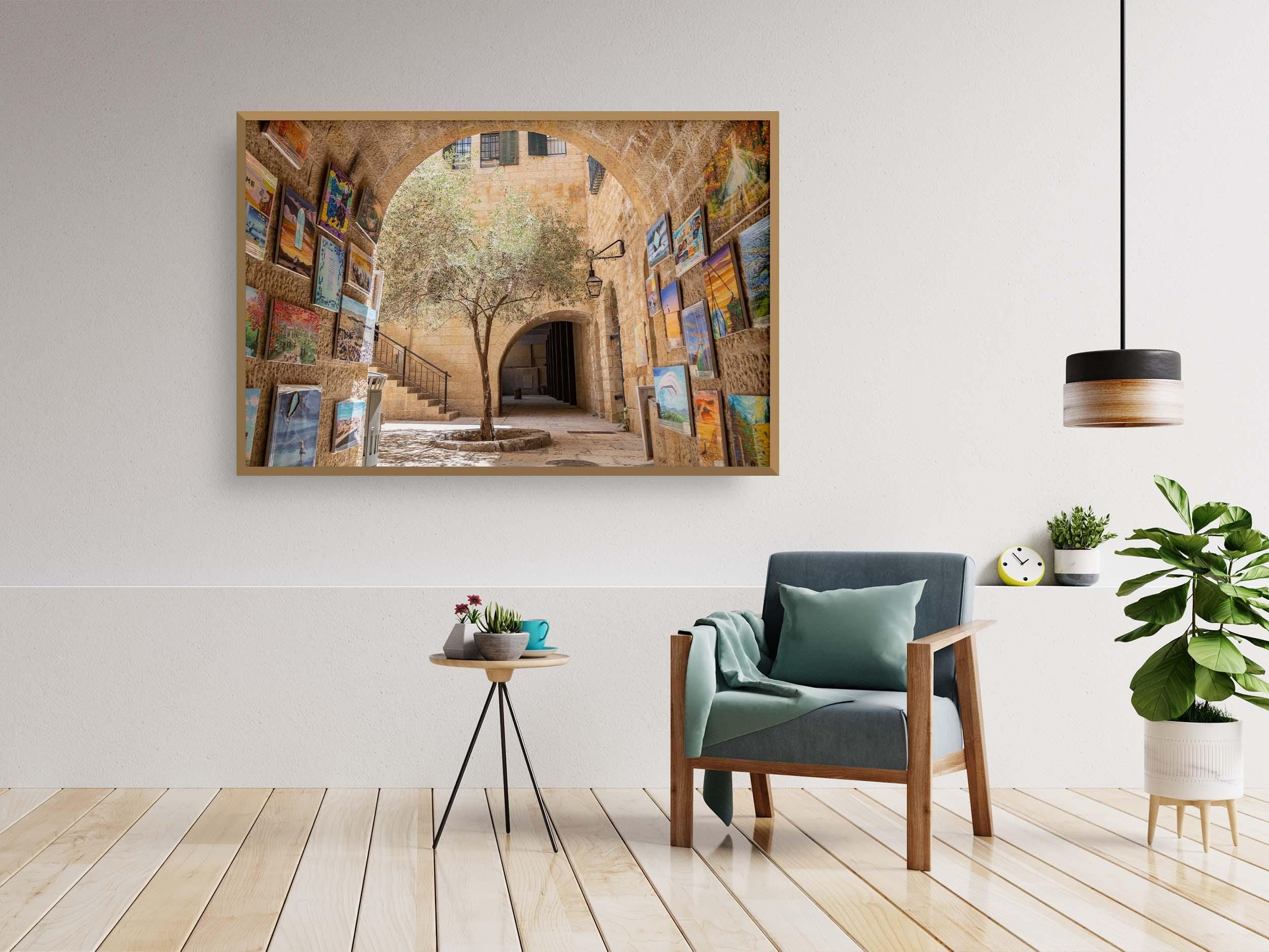 Jerusalem Old City Pedestrian Street with Olive Tree and Arch & Paintings on the Wall — Cardo Jewish Quarter